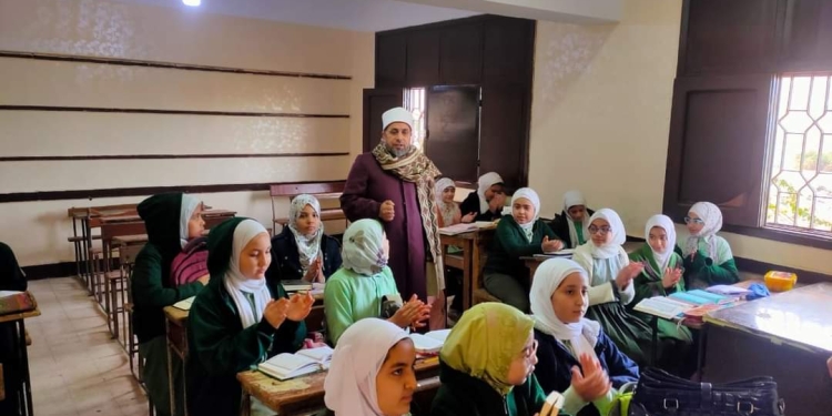 رئيس الشرقية الأزهرية يتفقد انتظام الدراسة بمعاهد إدارة شرق الزقازيق