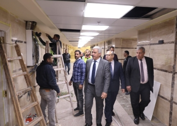 نائب رئيس جامعة الأزهر يتفقد أعمال التجديد والتطوير بالعيادات الخارجية بمستشفى الحسين الجامعي