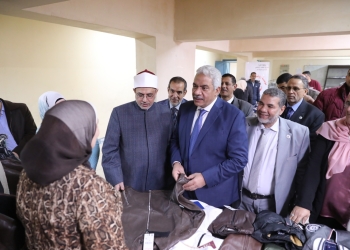 رئيس جامعة الأزهر يفتتح المعرض الخيري للملابس بكلية الدراسات الإسلامية والعربية