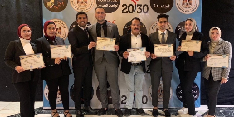 جامعة العريش تحصل علي شهادة ودرع التميز في ملتقي مجالس الاتحادات الطلابية