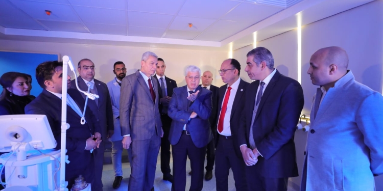 وزير التعليم العالي ورئيس جامعة حلوان يفتتحان المرحلة النهائية لأعمال تطوير مستشفى بدر الجامعي