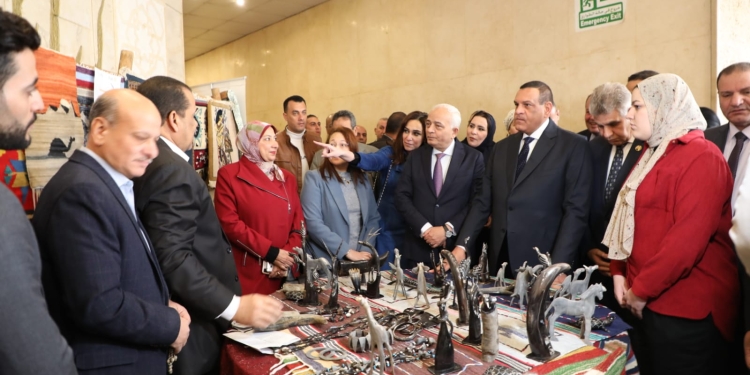 لتوفير السلع بأسعار مخفضة.. التعليم تقرر فتح منافذ بيع منتجات المدارس الفنية للمواطنين