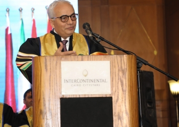 "حجازي" يشارك بحفل تخرج طلاب الدراسات العليا بالأكاديمية العربية للعلوم