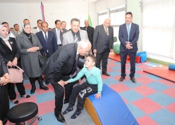 حجازي: لوحات استرشادية بالإشارات الأكثر استخدامًا للصم والبكم وتعميمها بالمدارس