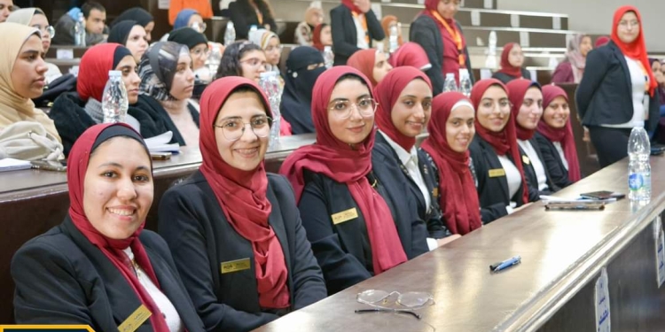 كلية الصيدلة جامعة حلوان تنظم المؤتمر الطلابي للاتحاد المصري