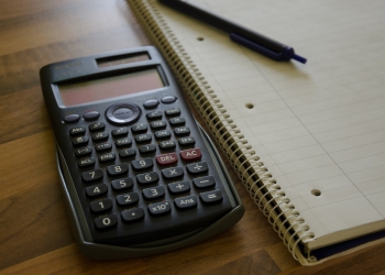 تعليم القاهرة تقرر عدم استخدام الآلة الحاسبة للطلاب الخامس الإبتدائى