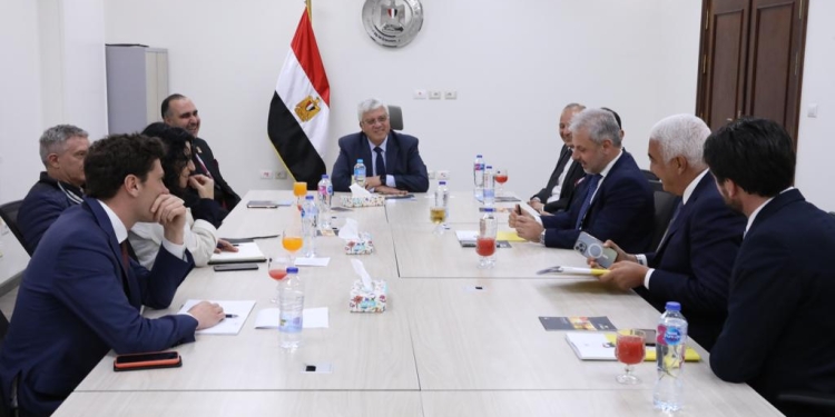 وزير التعليم العالي يبحث آليات التعاون العلمي والتكنولوجي مع جامعة بوليتكنك ميلانو وشركة إيني الإيطاليتين