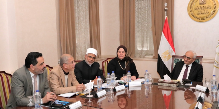 تنفيذًا لتوجيهات السيسي.. تفعيل صندوق الرعاية الاجتماعية للمعلمين