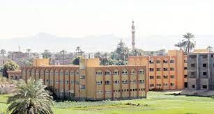 رئيس جامعة الأقصر يفتتح معرض سمبوزيوم الخزف الدولي