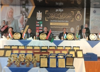 تكريم رئيس جامعة أسوان السابق بمؤتمر منهجية المرأة العربية بالأقصر