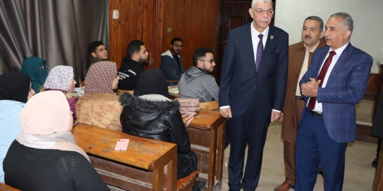رئيس جامعة المنوفية يتابع انتظام العملية التعليمية للفصل الدراسي الأول بالكليات