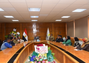 رئيس جامعة أسيوط يؤكد على حرصه على مصلحة كافة العاملين بالجامعة