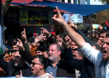 دعما للمقاومة الفلسطينية ... مظاهرة طلابية في غزة تضامنا مع الضفة