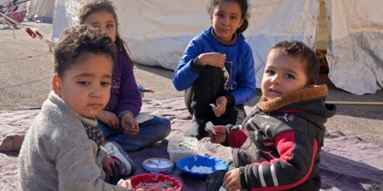 توابع الزلزال المدمر يهدد أطفال سوريا بعد تحول المدراس إلى مراكز إيواء