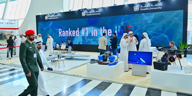 جامعة خليفة الإماراتية تستعرض مجموعة من الابتكارات التكنولوجية خلال "آيدكس 2023"