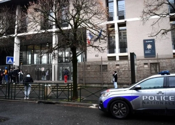 داخل الفصل الدراسي.. تلميذ يقتل معلمة طعنا في فرنسا