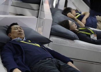 دراسة: البشر قد يحتاجون للنوم لساعات أطول خلال الشتاء