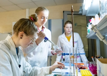 علماء روس يطلقون أول شبكة عصبية كمومية