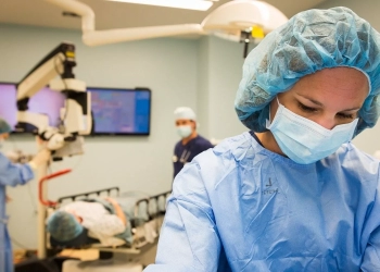 علماء جامعة سامارا الروسية يكتشفون طريقة لزيادة دقة العمليات الجراحية