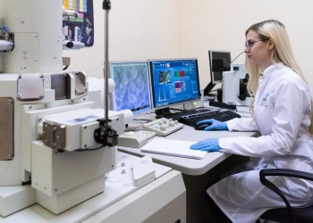 علماء جامعة سان بطرسبورج الروسية يطورون نسيجا مقاوما للنار والماء