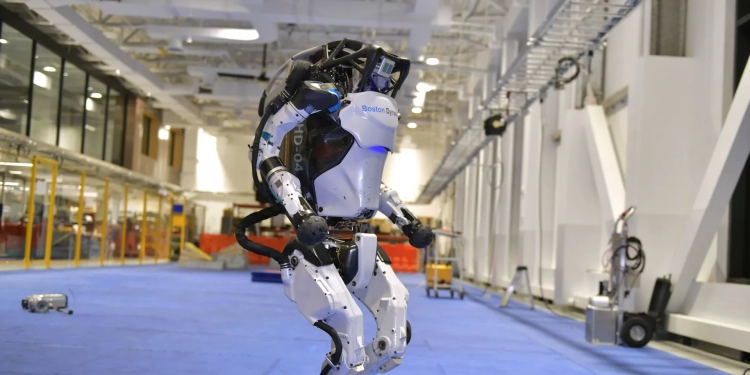 علماء جامعة كارنيجي ميلون الأمريكية يخترعون روبوت "ثوري" يقتحم عالم التكنولوجيا