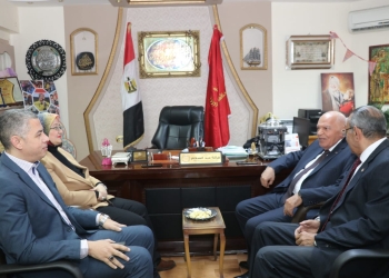 محافظ بورسعيد يستقبل نقيب المعلمين لبحث التعاون والإرتقاء بالمنظومة