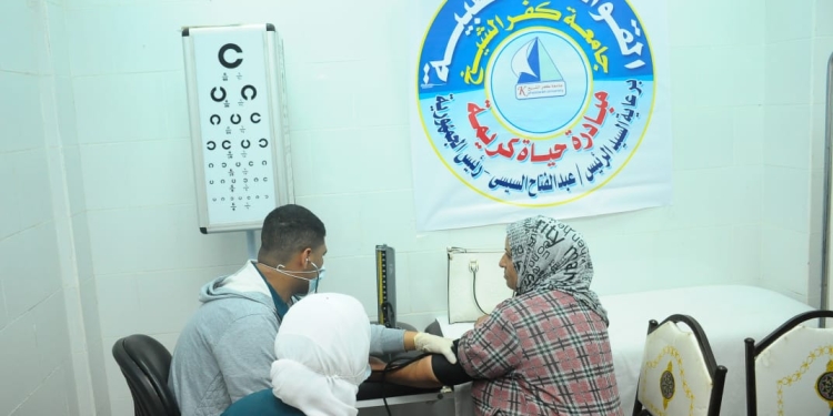 جامعة كفرالشيخ تنظم قافلة طبية لقرية تمانية المعمورة