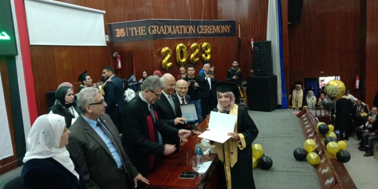 رئيس جامعة بنها يشهد حفل الخريجين للدفعة 35 بكلية الطب البشرى| صور