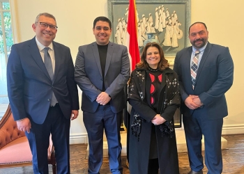 وزيرة الهجرة مع مجموعة من المصريين باالولايات المتحدة