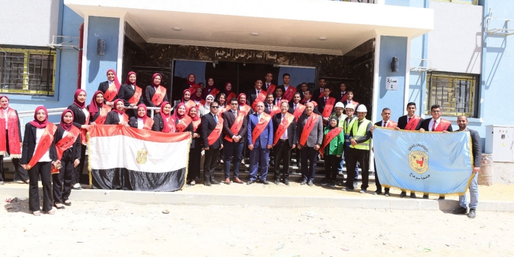 جامعة سوهاج تنظم زيارة طلابية لمشروع إنشاء الوحدات السكنية بسوهاج