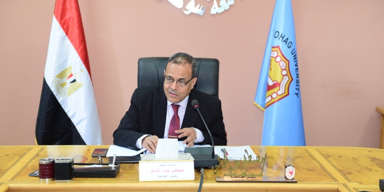 الدكتور مصطفى عبدالخالق رئيس جامعة سوهاج