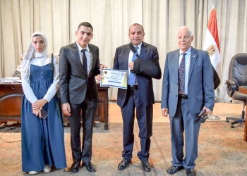جامعة بني سويف تكرم الفريق الفائز بالمركز الأول في مجال الفيزياء الفلكية