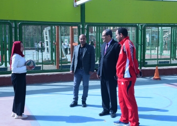 رئيس جامعة سوهاج يتفقد التدريبات العملية لمقرر اللياقة البدنية بالتربية الرياضية