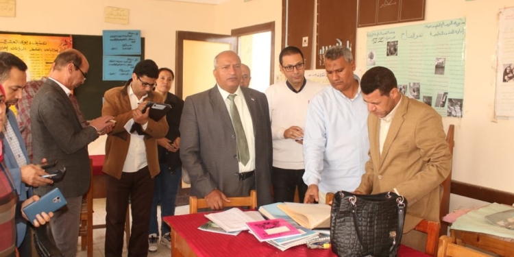 إلغاء تكليف مدير مدرسة والسكرتير وإحالتهم للتحقيق