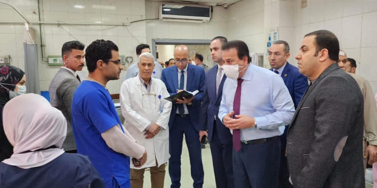 تسريب مياه وتكدس وقمامة.. وزير الصحة يحيل مسئولي مستشفى السلام التخصصي للتحقيق