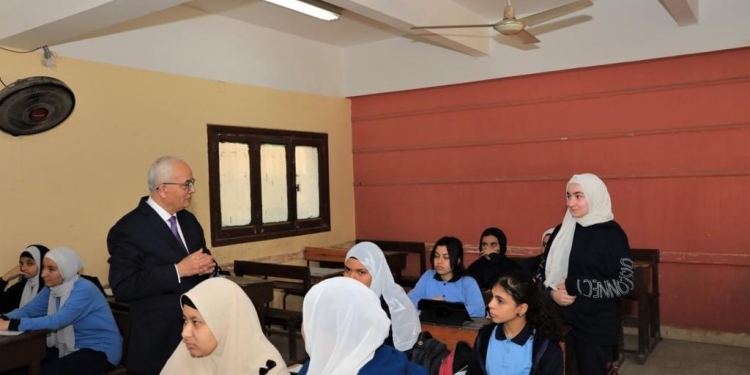 التربية والتعليم: تطوير المحتوى الدراسي لمدارس المكفوفين بما يتلاءم مع ظروفهم واستثمار طاقاتهم