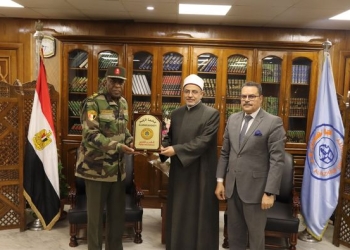 رئيس جامعة الأزهر يستقبل مساعد رئيس أركان حرب القوات المسلحة ويشيد بجهود خير أجناد الأرض في الحفاظ على الأرض والعرض