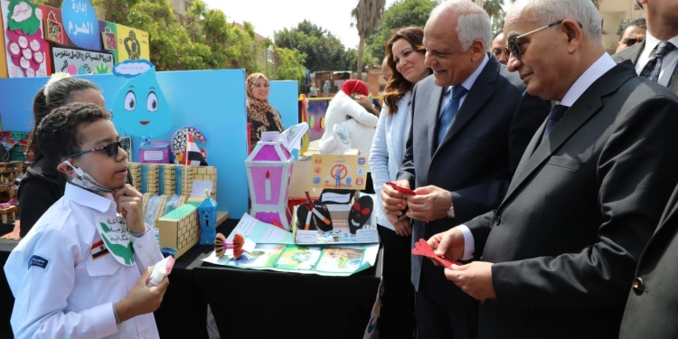 حجازي: تعميم لوحات استرشادية بالإشارات للطلاب الصم والبكم بالمدارس