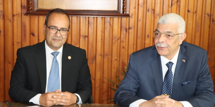 رئيس جامعة المنوفية يترأس مجلس كلية الهندسة بشبين الكوم