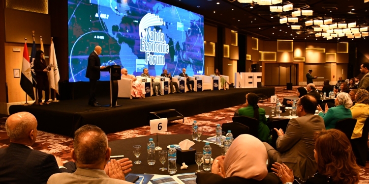 رئيس جامعة حلوان يشارك في منتدى النهضة الاقتصادي