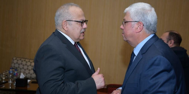 رئيس جامعة القاهرة يهنئ «عاشور» على إطلاق الاستراتيجية الوطنية للتعليم العالي 2030