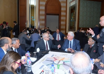 رئيس جامعة القاهرة يشارك في ورشة عمل الاستثمار في التعليم العالي