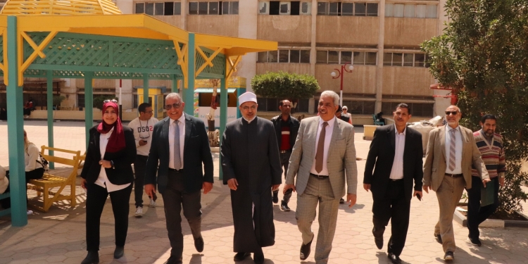 رئيس جامعة الأزهر يتفقد أعمال الإنشاءات بمبنى المدرجات المركزية والاختبارات الإلكترونية بفرع البنات