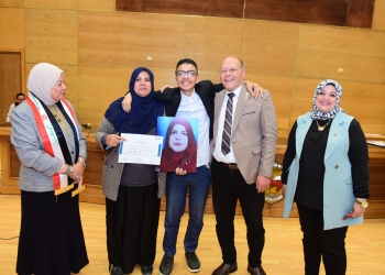 طلاب من أجل مصر بـ"جامعة سوهاج" تحتفل بيوم المرأة المصرية