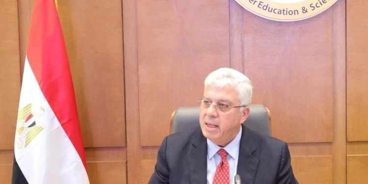 د ايمن عاشور وزير التعليم العالى