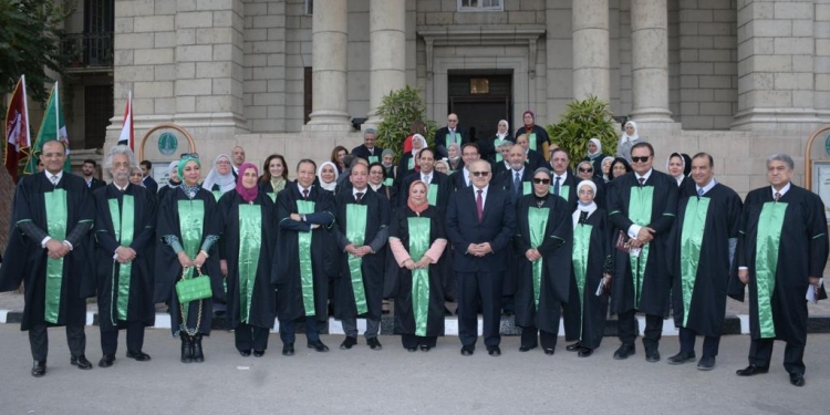 الخشت ووزير الأوقاف يشهدان حفل تخريج الدفعة 189 من طب القاهرة