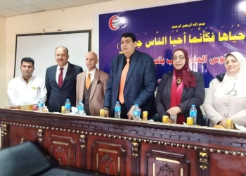 عميد كلية الطب بفاقوس يكرم وكيل وزارة الصحة بالشرقية