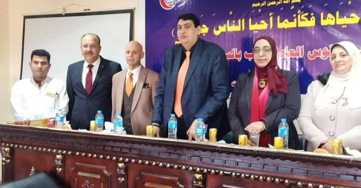 عميد كلية الطب بفاقوس يكرم وكيل وزارة الصحة بالشرقية