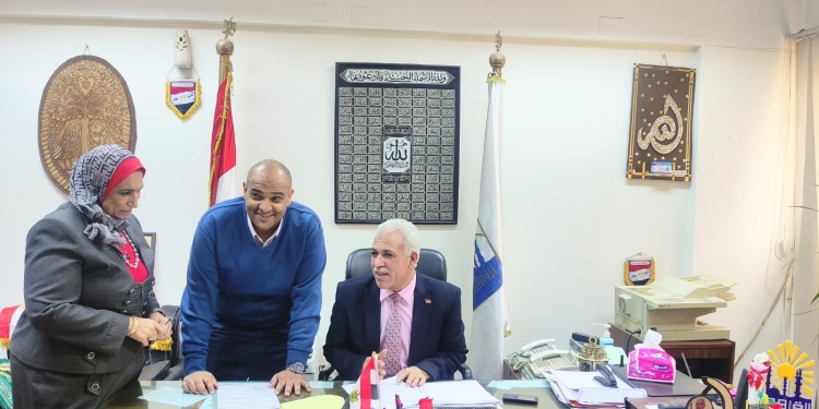 بدء الخطة التنفيذية لبرامج وحدة التواصل والدعم للمعلمين بالقاهرة