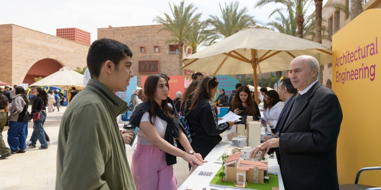 الجامعة الأمريكية بالقاهرة تستقبل أكثر من 1200 من طلاب المدارس الثانوية والدولية